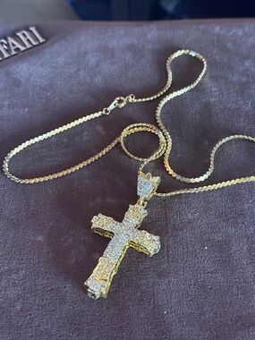 GOLD TONE RHINESTONE LARGE CROSS PENDANT AND CHAIN NECKLACE